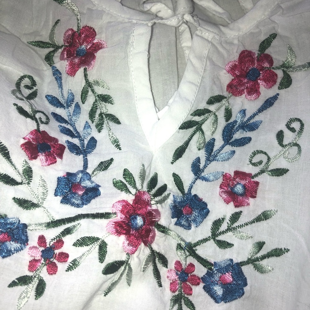 Beautiful blouse - Picture 7 of 8